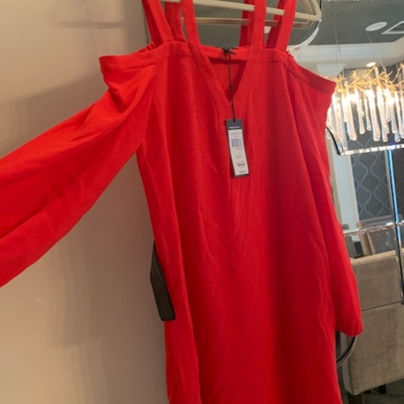 BCBG Off the Shoulder Dress - Weiss / Red Berry - Picture 3 of 4
